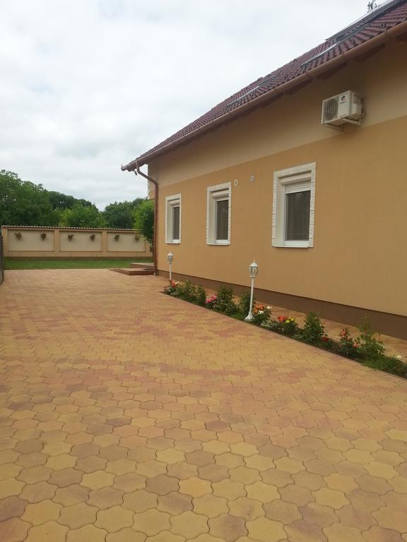 Marinica Apartman Hajdúszoboszló Exterior foto